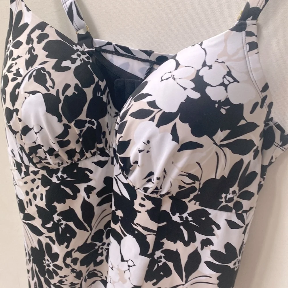 Floral black white & cream Tankini with underwire built in bra‎ support, Size XL